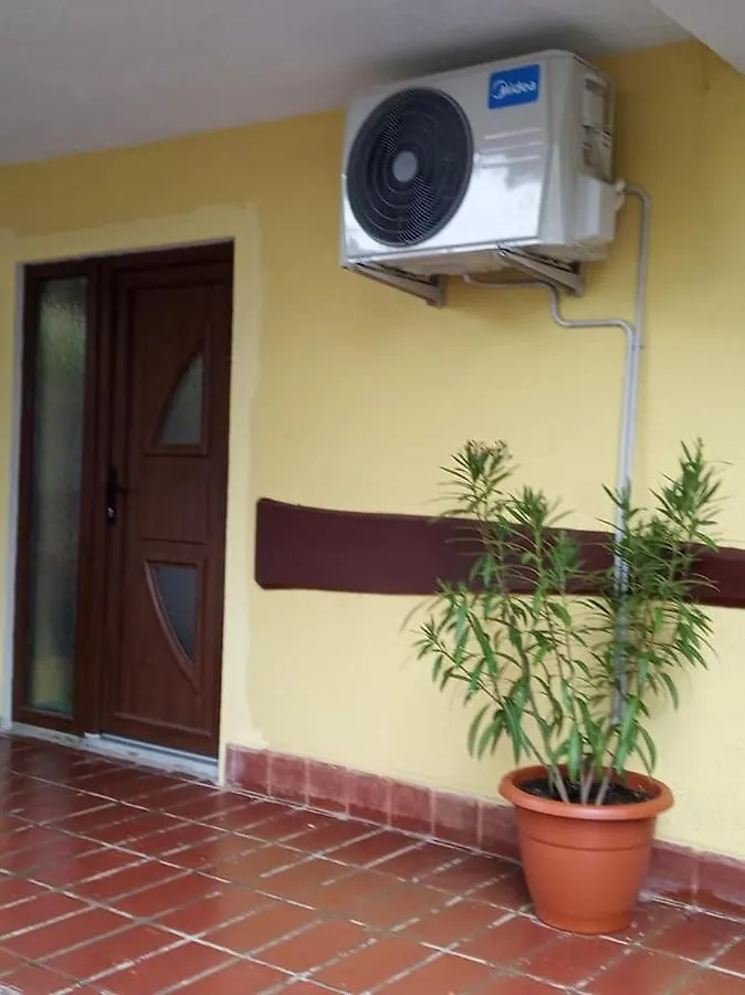 Bazsi Apartman Hajduszoboszlo 0*,