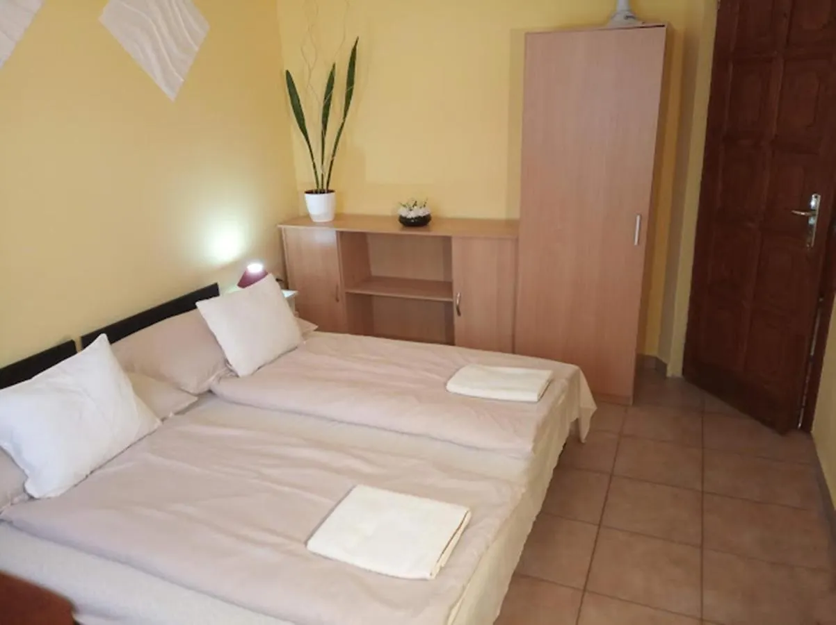 Bazsi Apartman Hajduszoboszlo Apartment